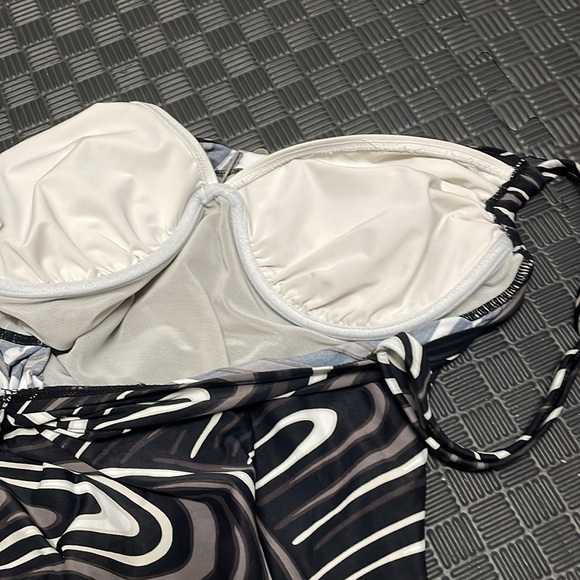 the coco reef black, white, gray swirl pattern one size bathing suit size 36D - Picture 11 of 12